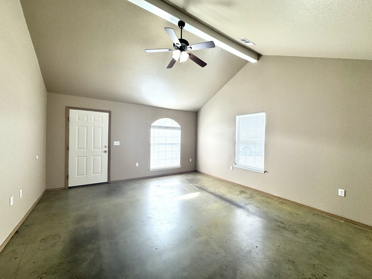 386 Creek St #A - Photo 2 of 10