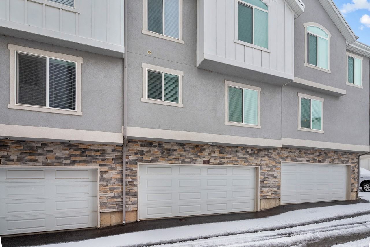 1027 E 1060 S #1 - Photo 4 of 40