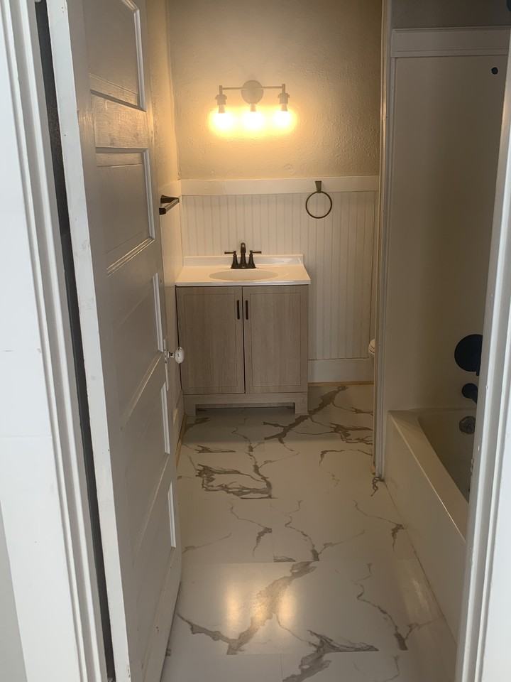 605 Main St #B - Photo 3 of 5