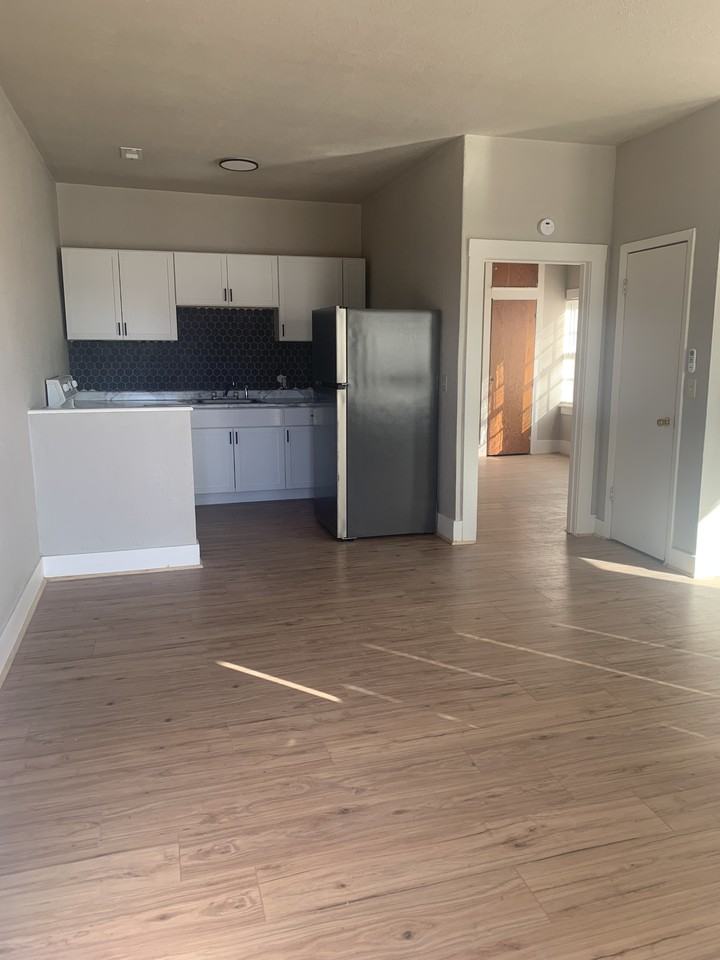 605 Main St #B - Photo 4 of 5