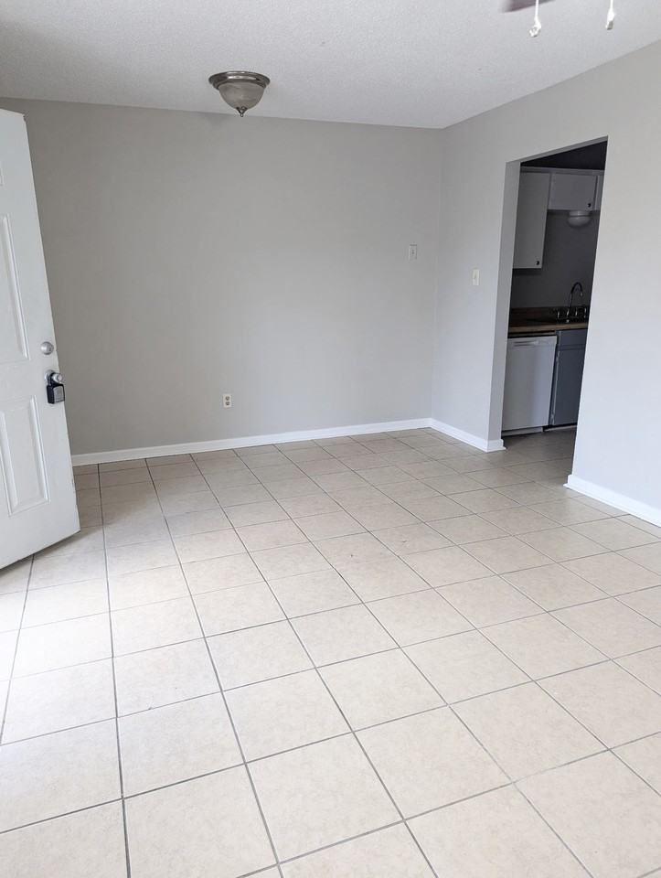 411 Vieux Orleans Cir #D - Photo 6 of 8