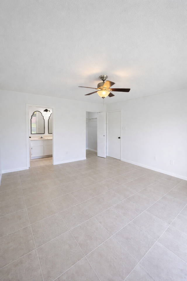 1427 Summit Run Cir #NA - Photo 3 of 10