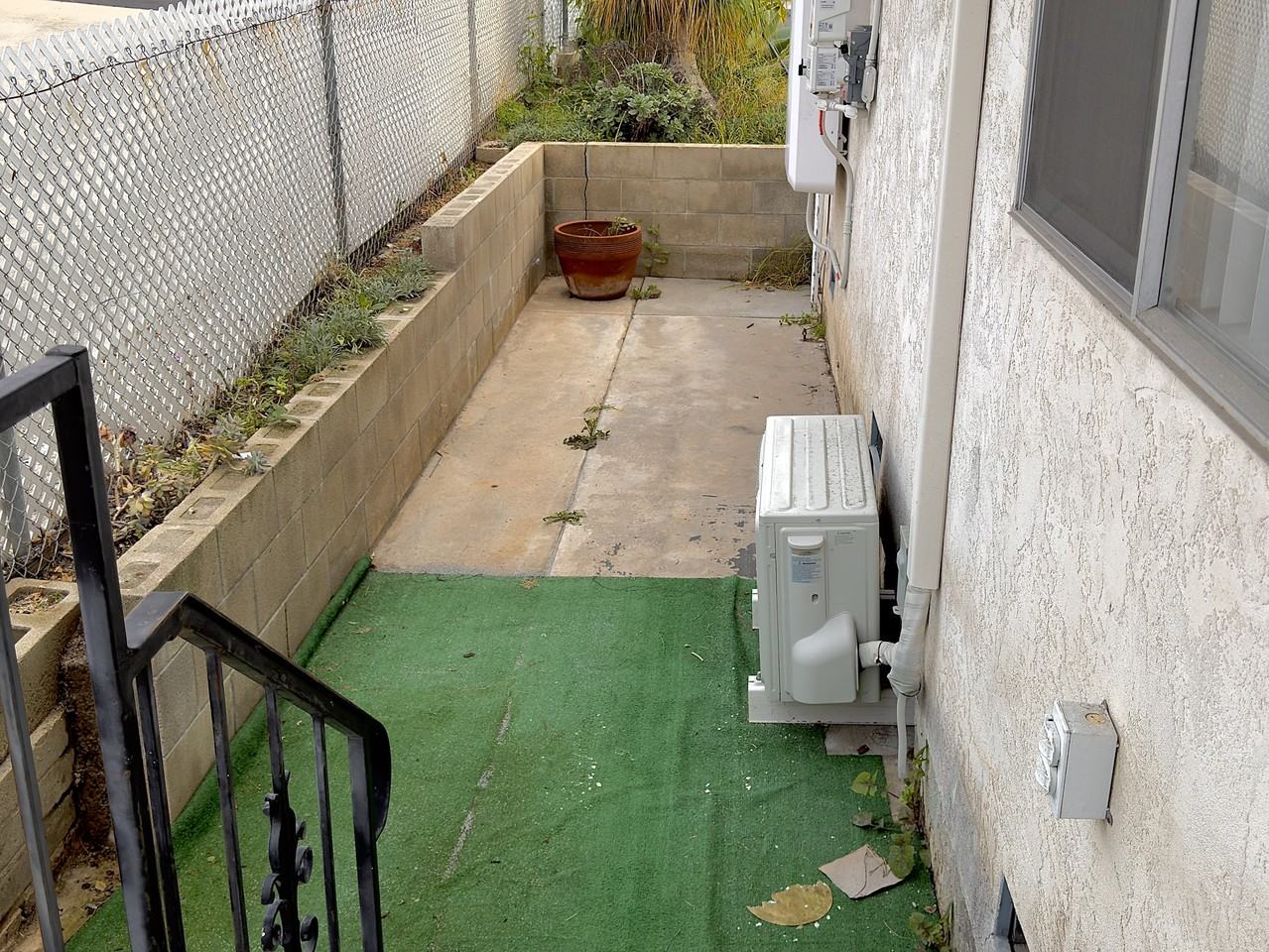 2931 E 19th St #E - Photo 6 of 10