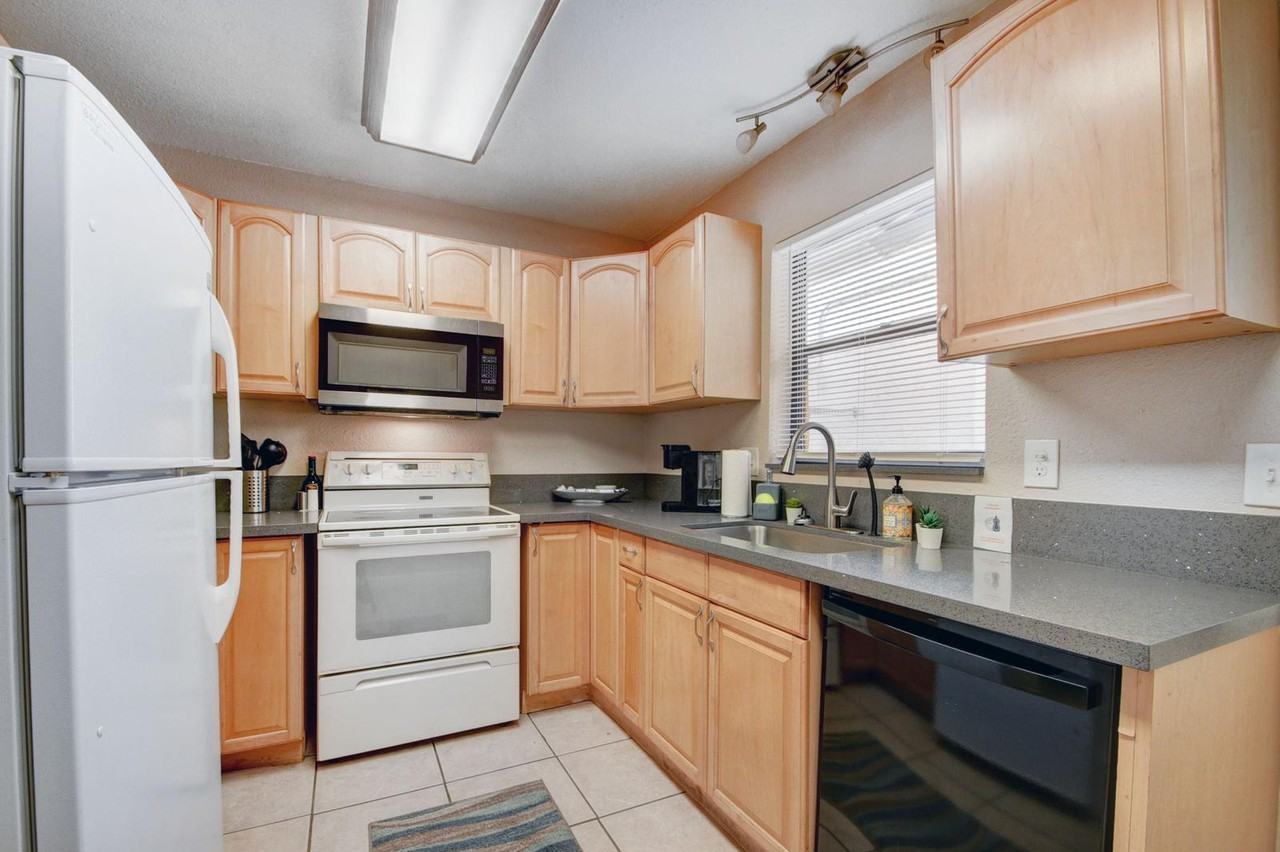 101 Sw 10th Ave #MAIN - Photo 5 of 8