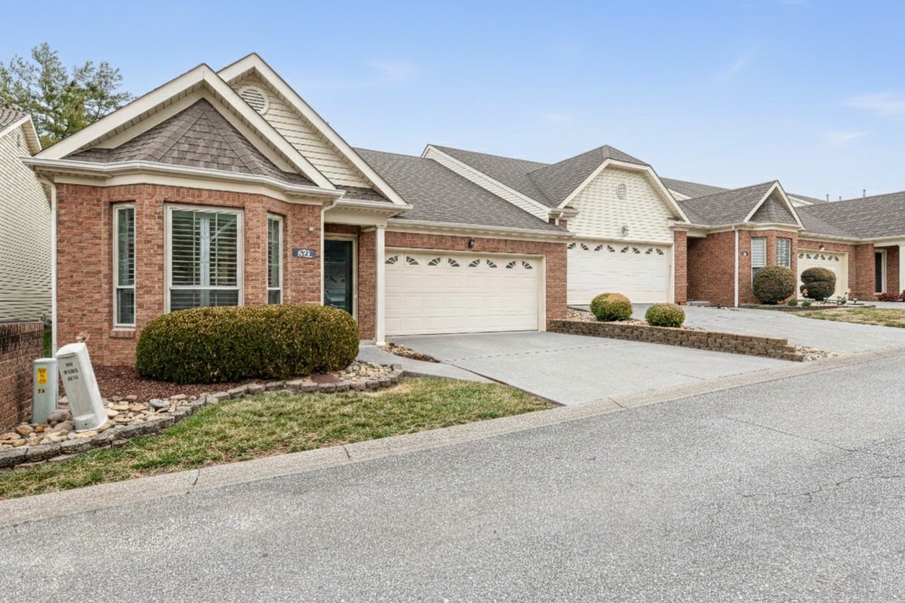 632 Applegate Ln #12 - Photo 2 of 36