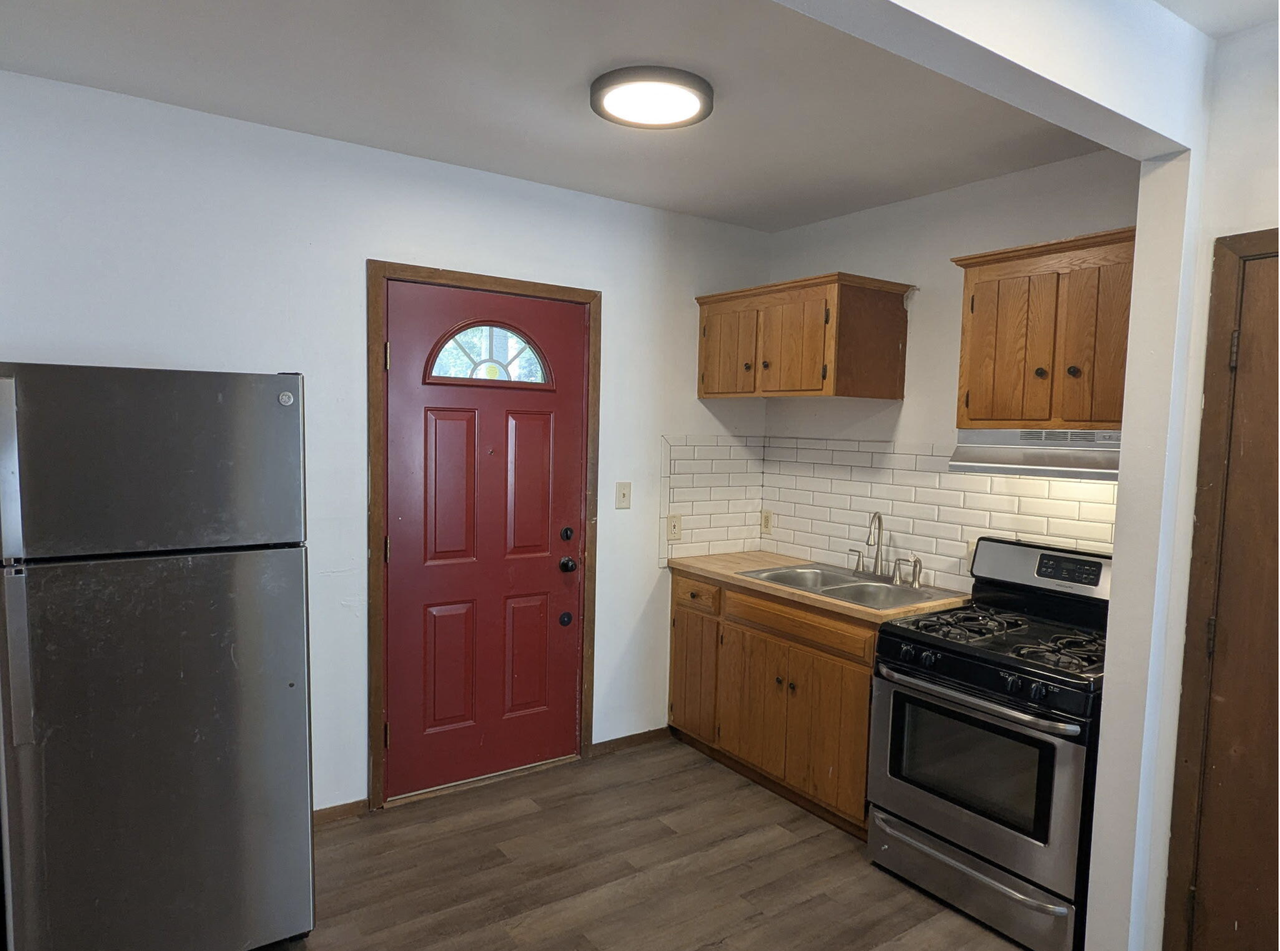 116 E Lloyd St - Photo 2 of 4