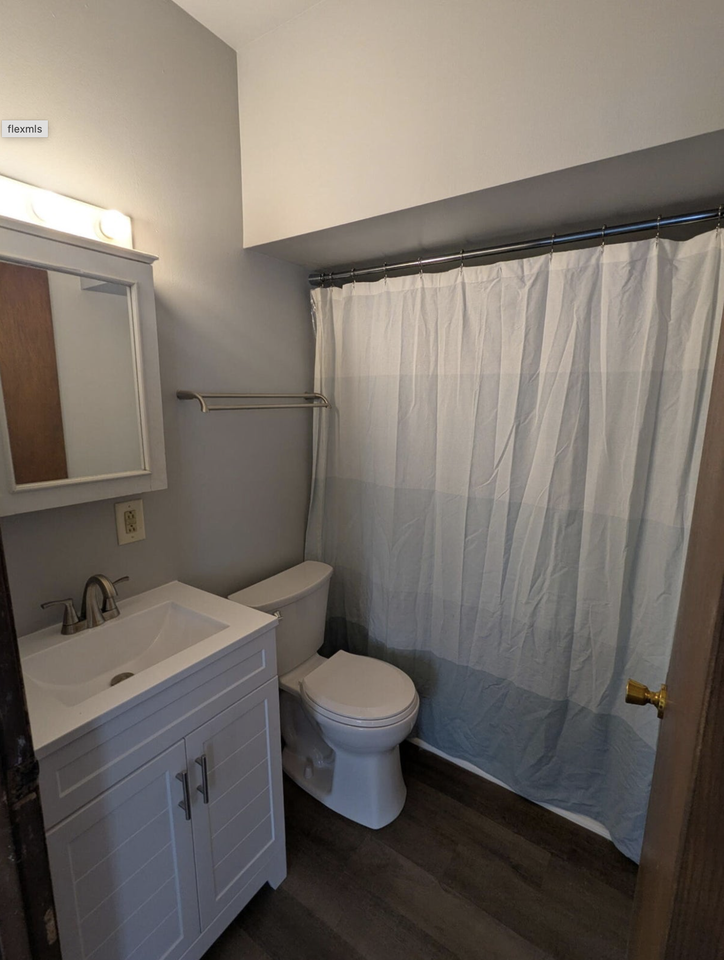 116 E Lloyd St - Photo 3 of 4