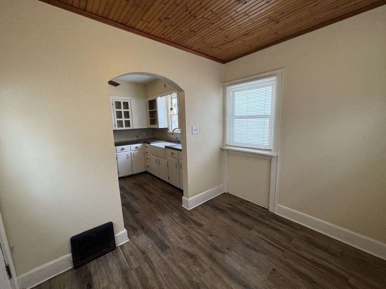 1442 Plain Ave Ne #NA - Photo 4 of 20