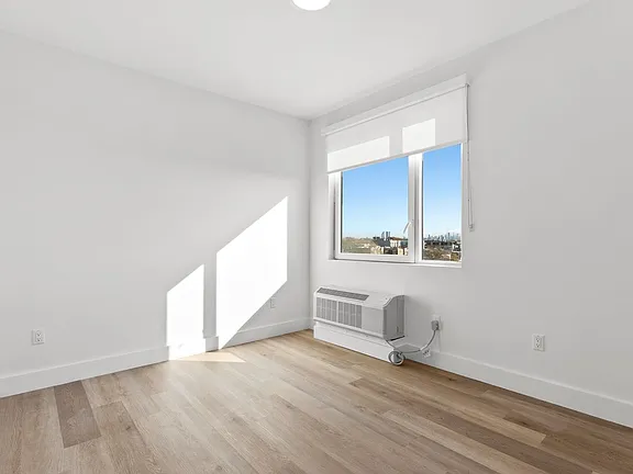 39 Madison St #518 - Photo 2 of 10