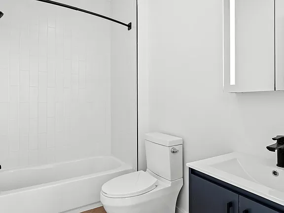 39 Madison St #518 - Photo 4 of 10