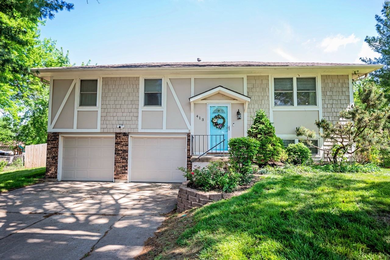 413 Se Lana Ct #NA - Photo 2 of 43