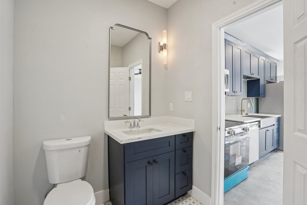 1410A Elliott St - Photo 3 of 14