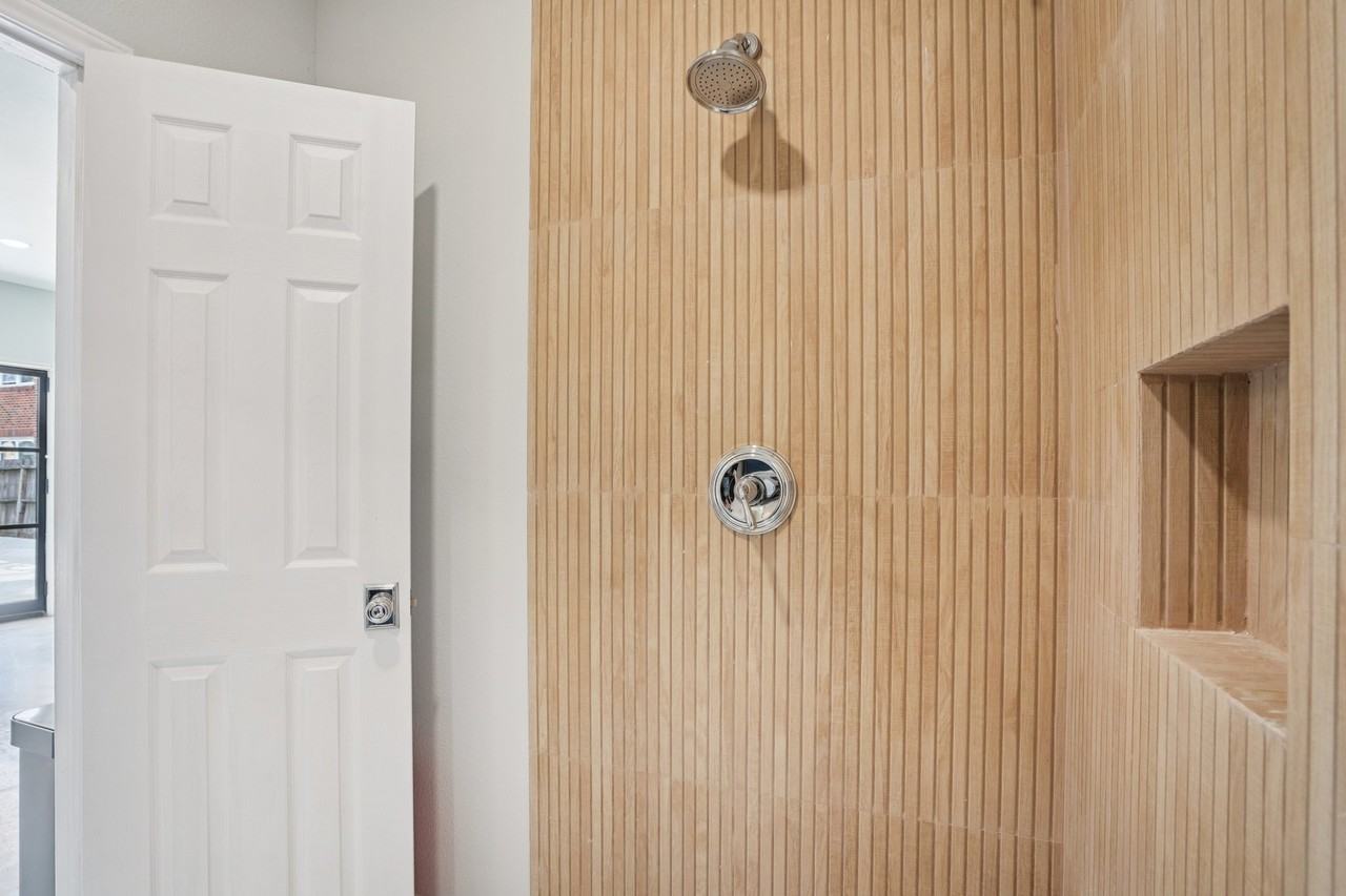 1410A Elliott St - Photo 4 of 14