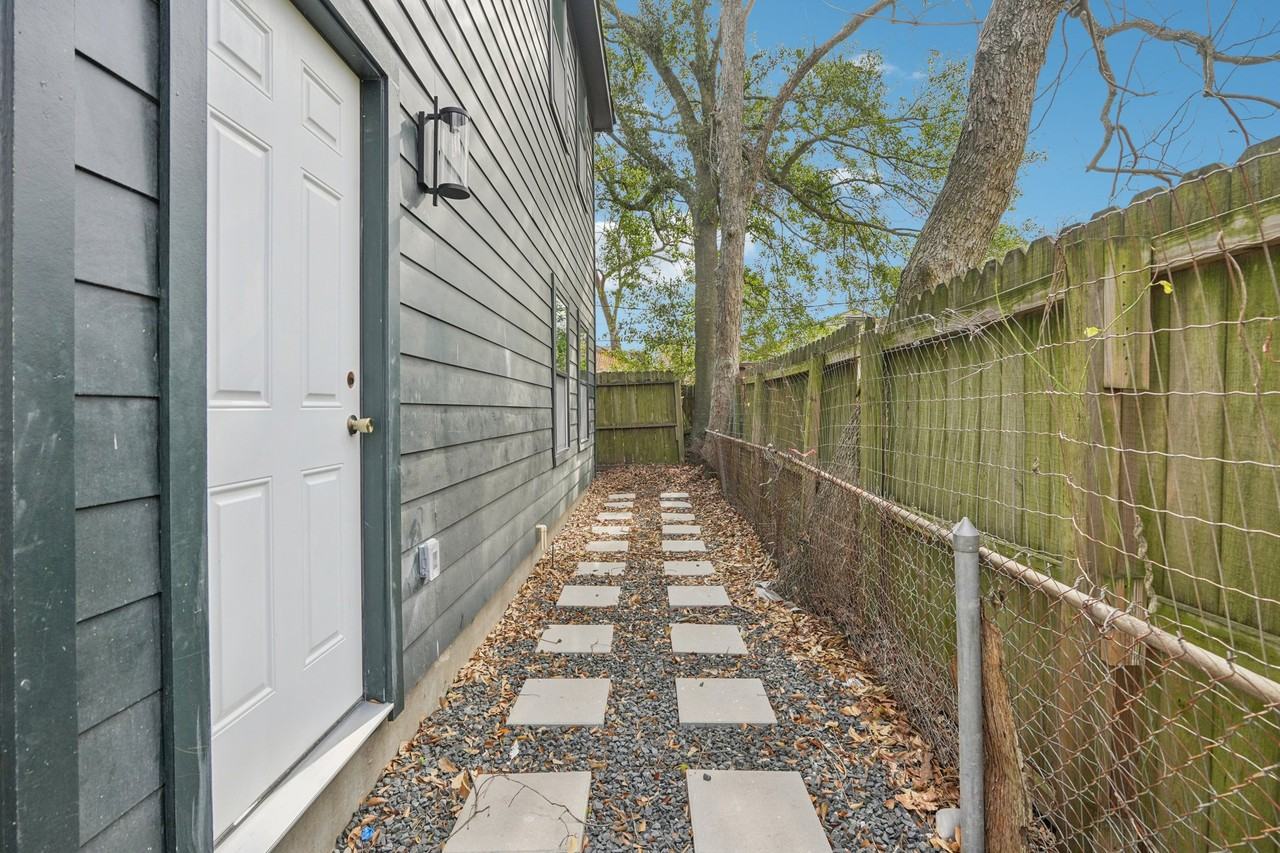 1410A Elliott St - Photo 6 of 14