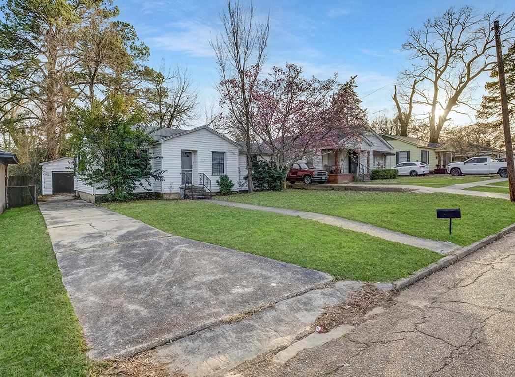 1607 W 17th St #NA - Photo 3 of 9