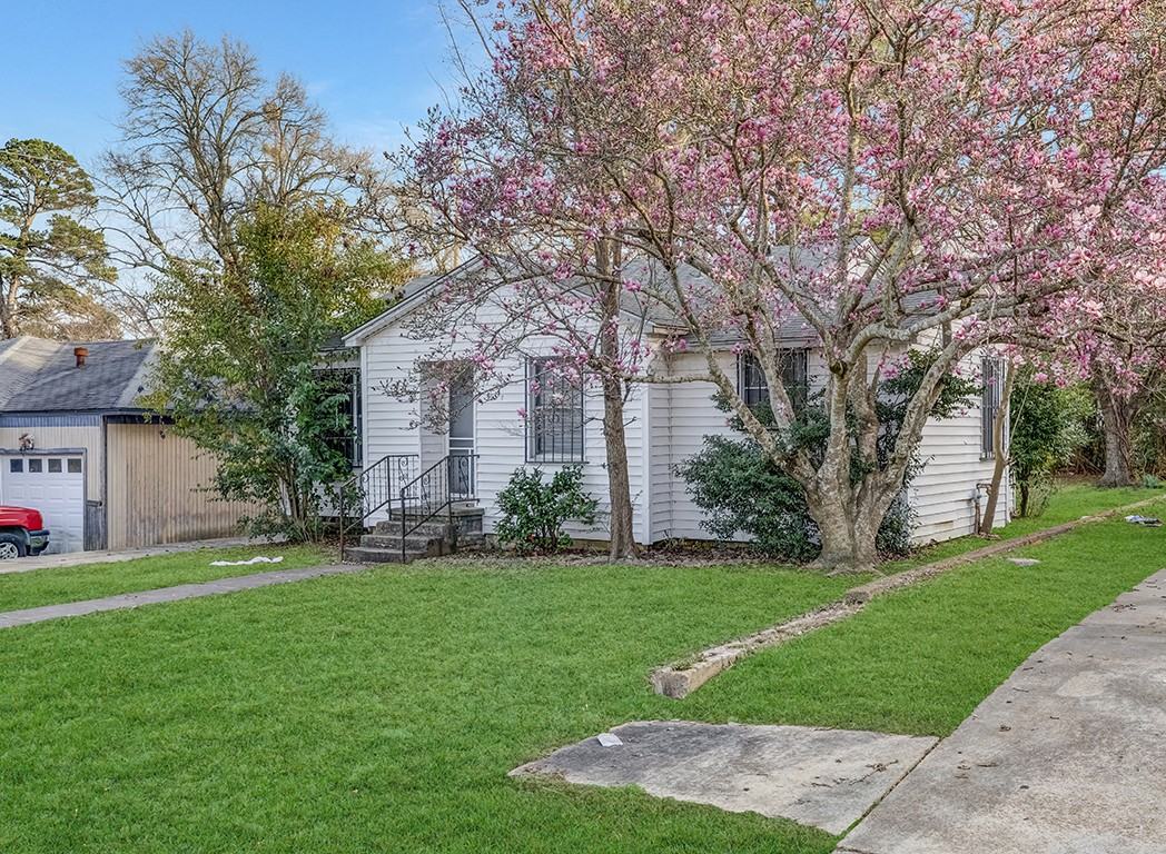 1607 W 17th St #NA - Photo 4 of 9