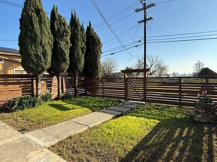 211 Shiloh Rd - Photo 2 of 19