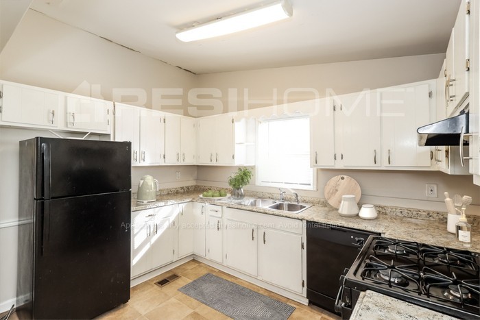 6839 Delta Dr - Photo 3 of 17