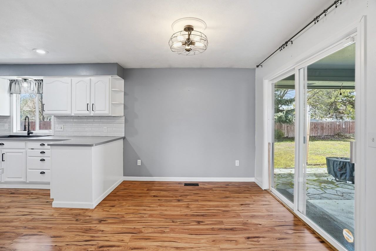 11721 N Lincoln Ct #1 - Photo 6 of 29