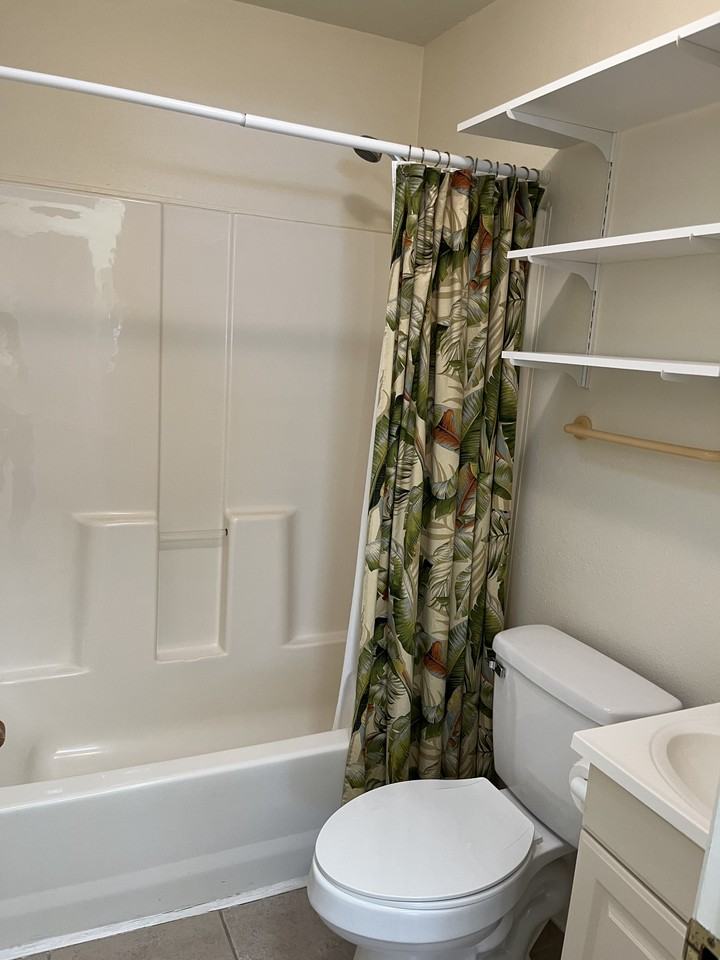 725 Gray St S #B - Photo 6 of 17