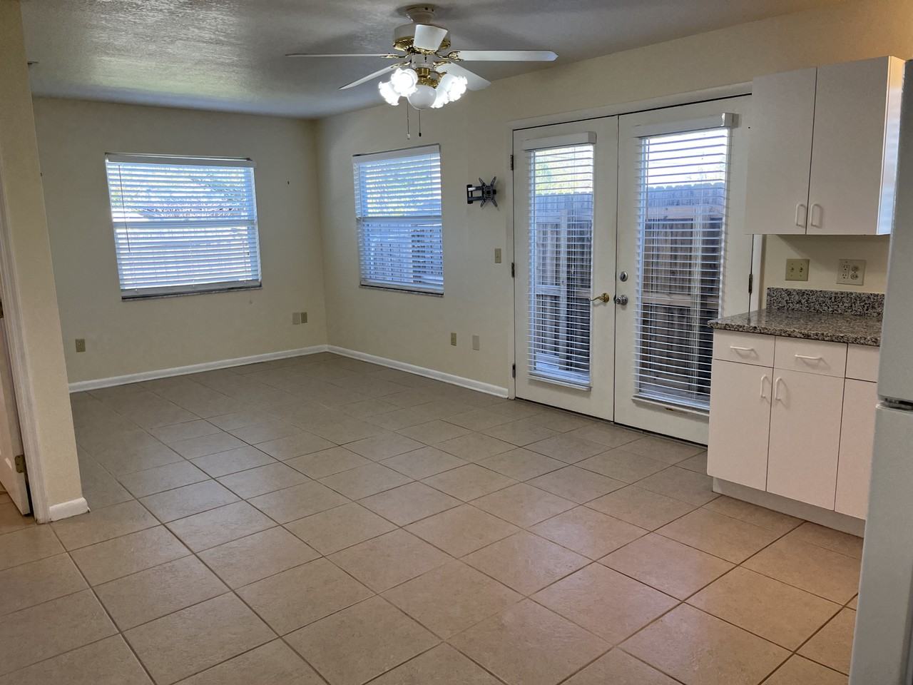 725 Gray St S #B - Photo 7 of 17