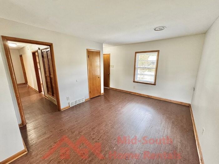 1761 Cornelia Ln - Photo 4 of 20