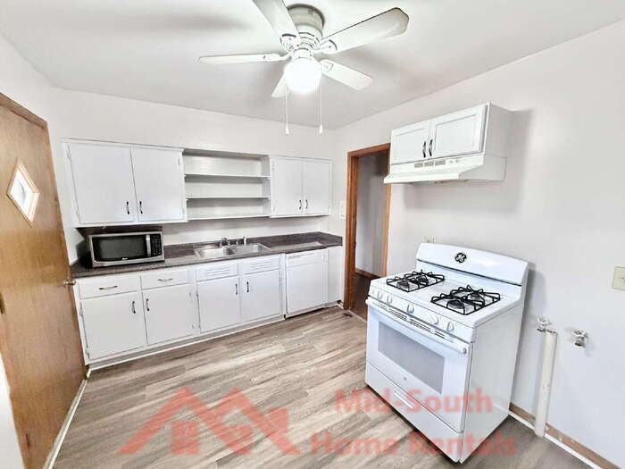 1761 Cornelia Ln - Photo 6 of 20