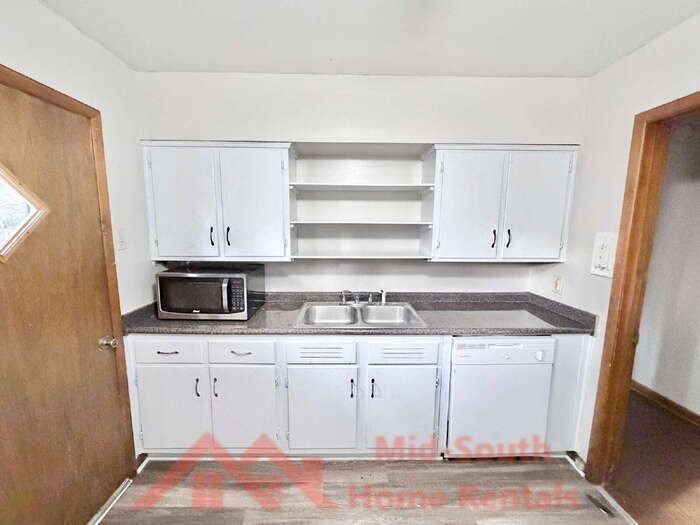 1761 Cornelia Ln - Photo 7 of 20