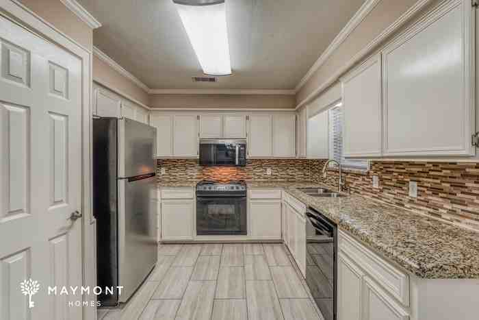 152 Bastrop St - Photo 6 of 13