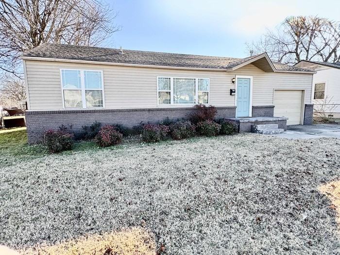 202 E 6th St - Photo 5 of 28