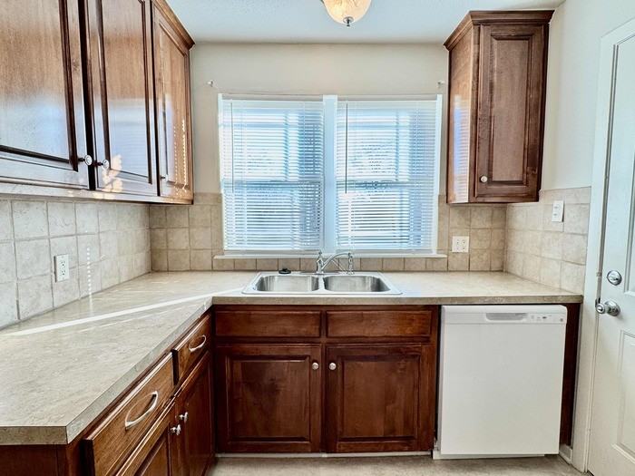 202 E 6th St - Photo 6 of 28