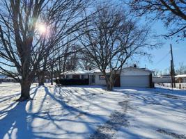 featured image of 1907 E Springhill Dr