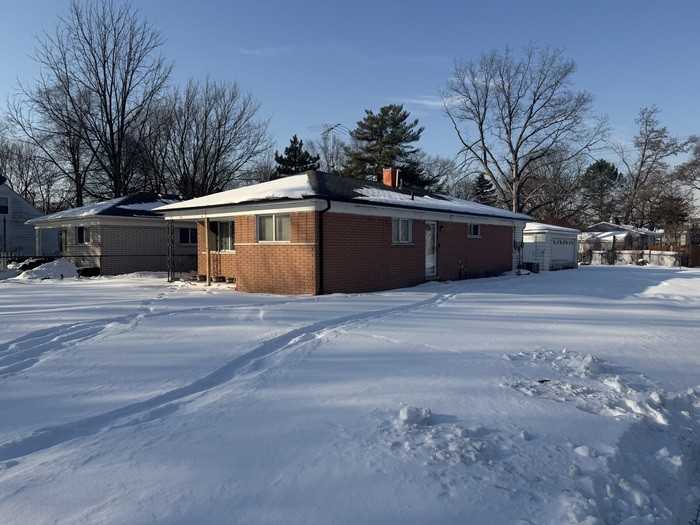 21053 Saint Francis St - Photo 2 of 5