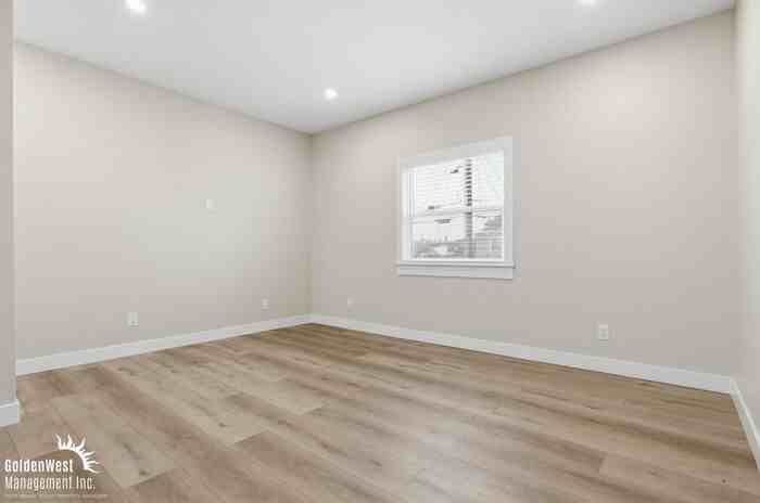 4522 Southampton St #4522 - Photo 5 of 19