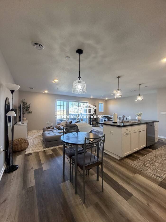 642 Shardlow Ln Ne - Photo 3 of 17