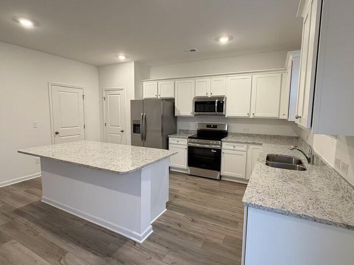 105 Elijah St - Photo 4 of 30