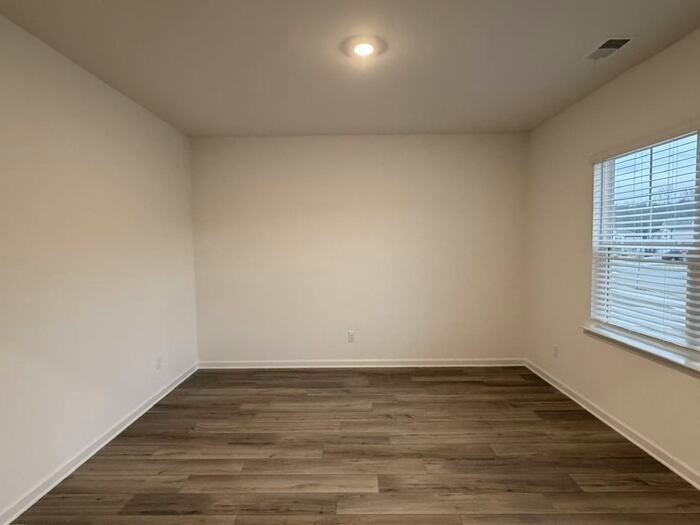 105 Elijah St - Photo 5 of 30