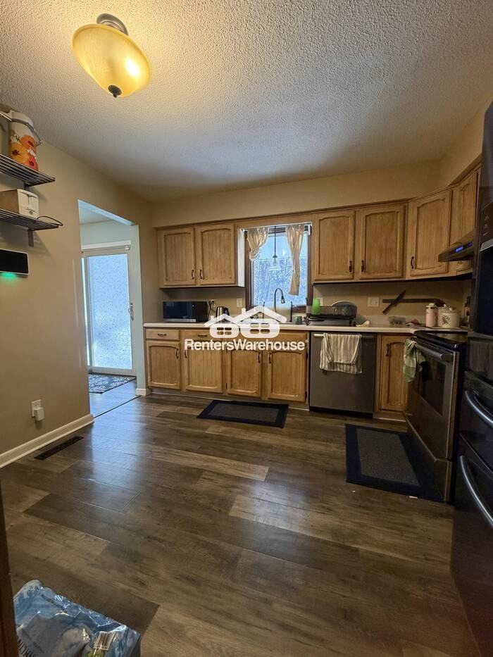 8355 Pleasant View Dr - Photo 3 of 25