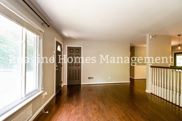 7922 Forest Rd - Photo 4 of 22