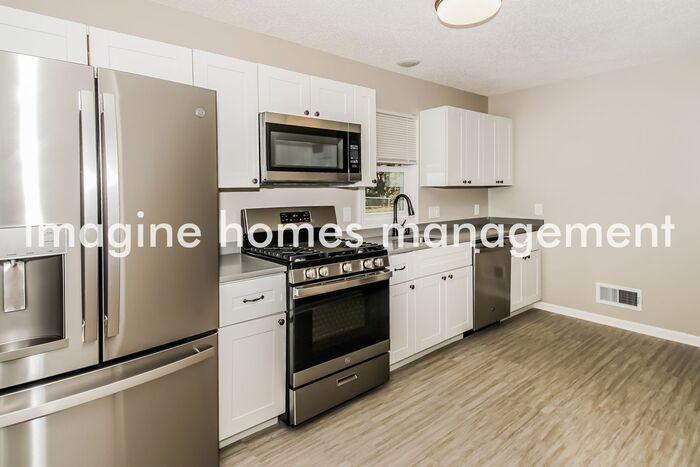 8426 Emerson Ave S - Photo 4 of 14