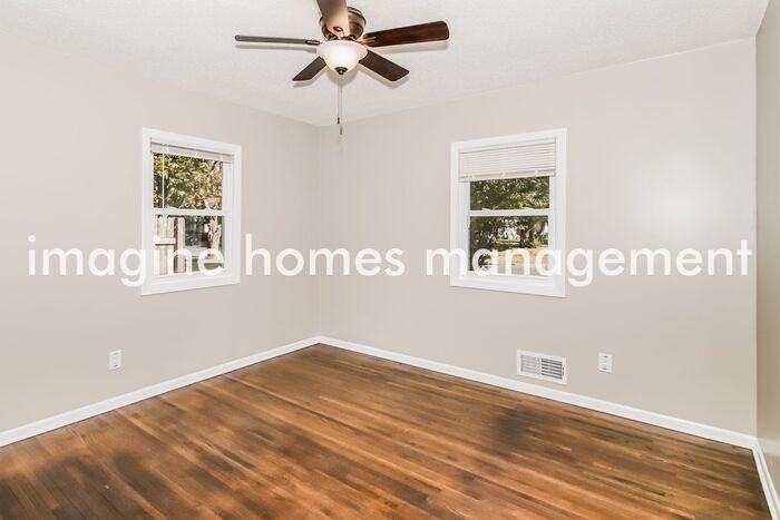 8426 Emerson Ave S - Photo 6 of 14