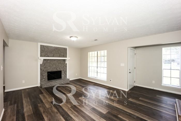 287 Martin Dr - Photo 2 of 15