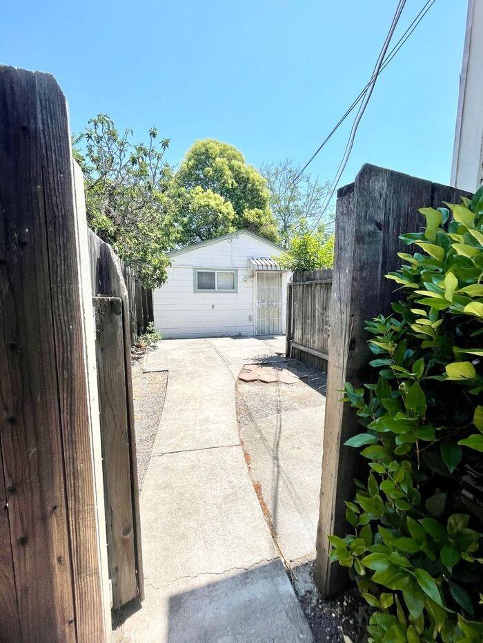 118 Garden St #A - Photo 2 of 8