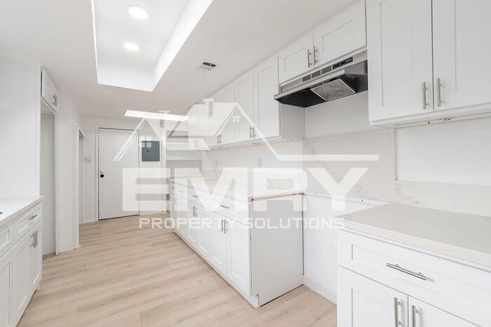 6221 Fishburn Ave - Photo 6 of 26