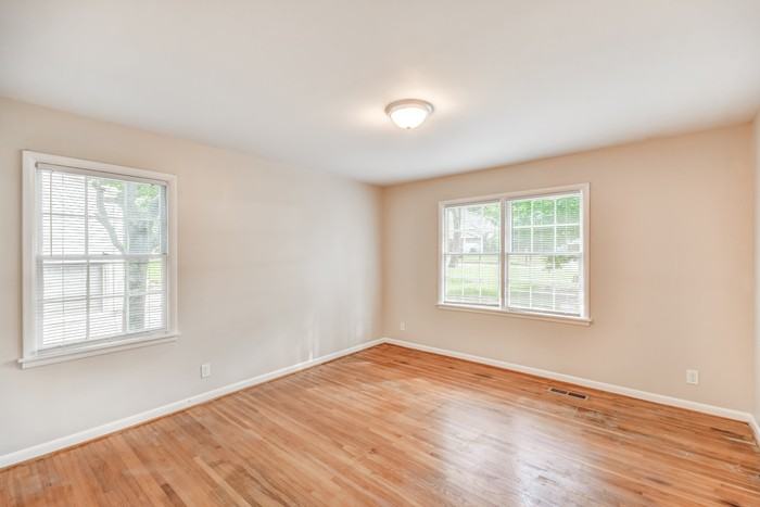 744 Vaughn Cir - Photo 4 of 10