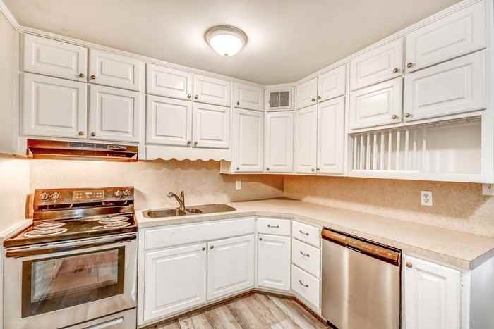 744 Vaughn Cir - Photo 5 of 10