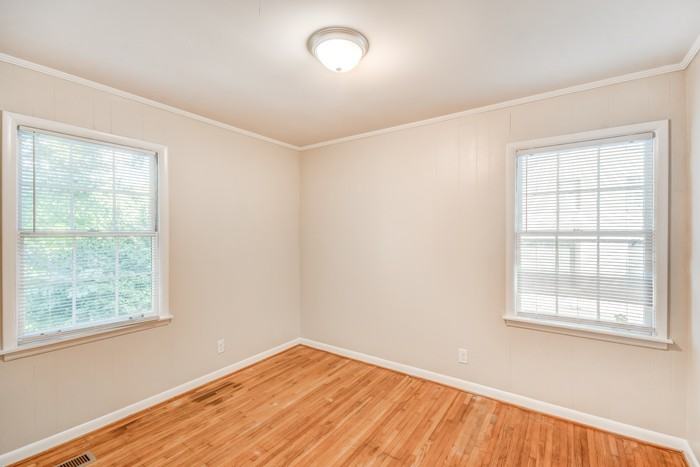 744 Vaughn Cir - Photo 6 of 10