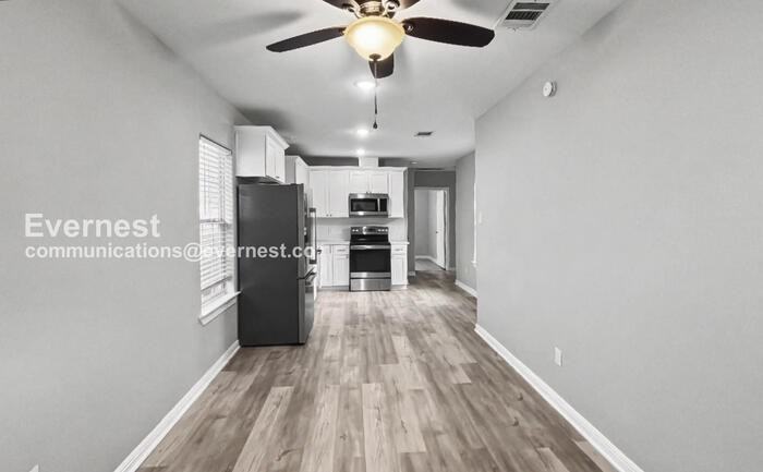 201 Armstrong St #A - Photo 3 of 17