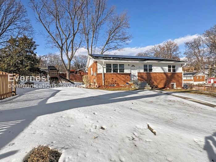 8010 Carmel Dr - Photo 2 of 34