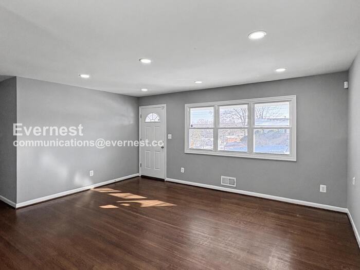 8010 Carmel Dr - Photo 5 of 34